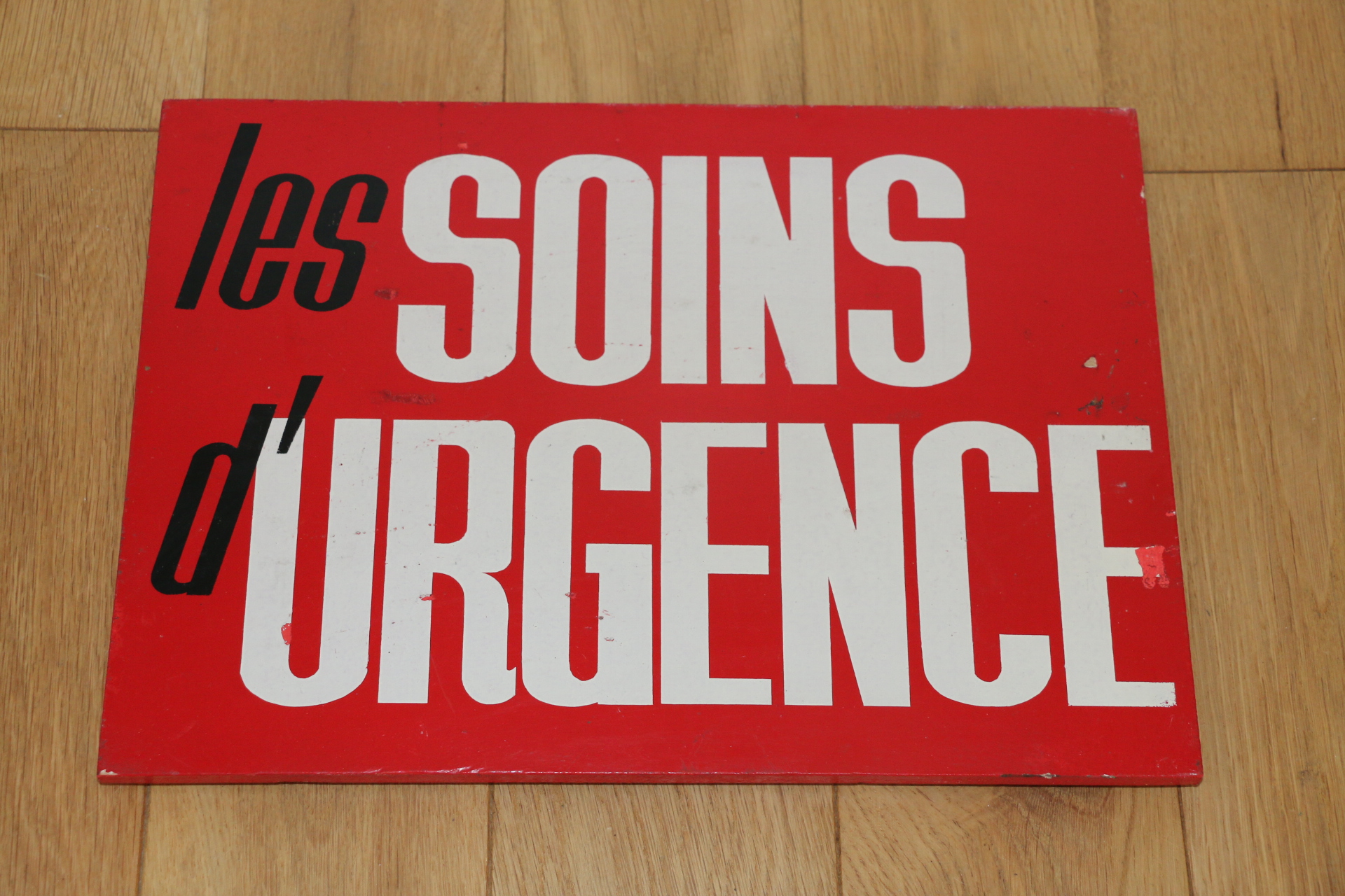 Plaque publicitaire « soins d’urgence »