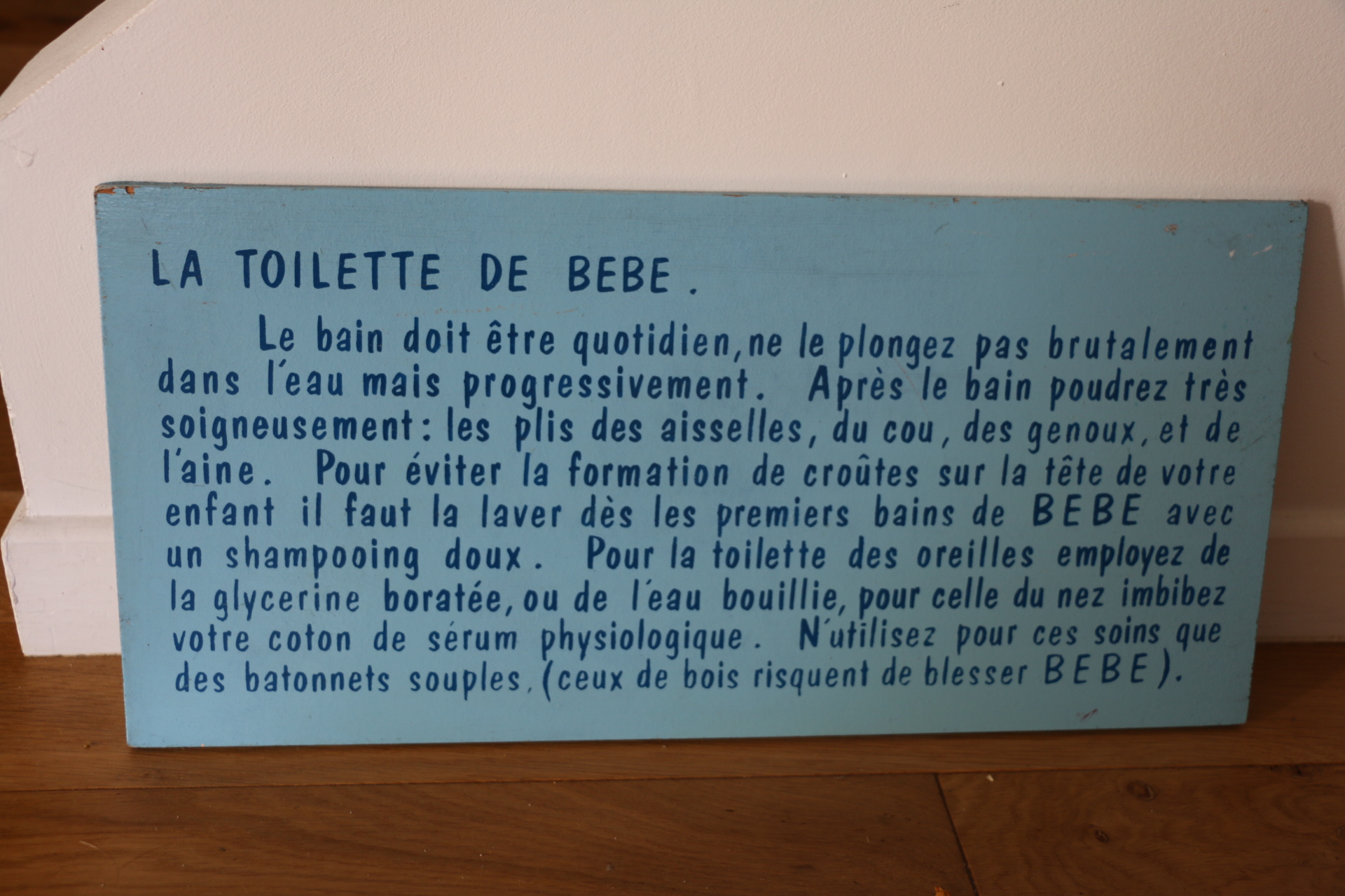 Plaque publicitaire « la toilette de bébé »